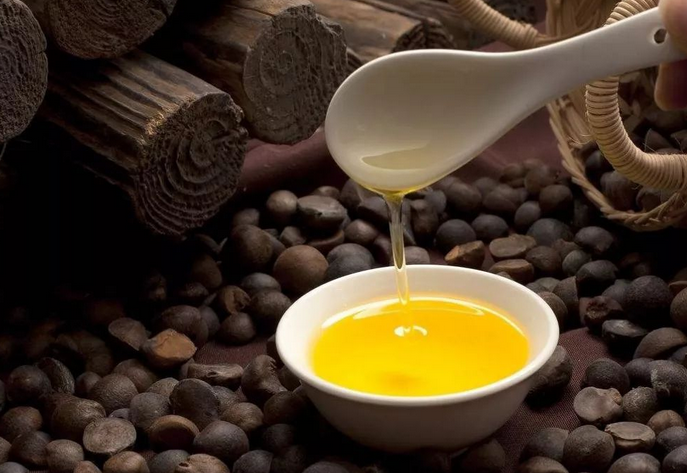 企鵝牌茶籽油雙螺桿榨油機(jī)，用心制造獲得客戶認(rèn)可(圖1)